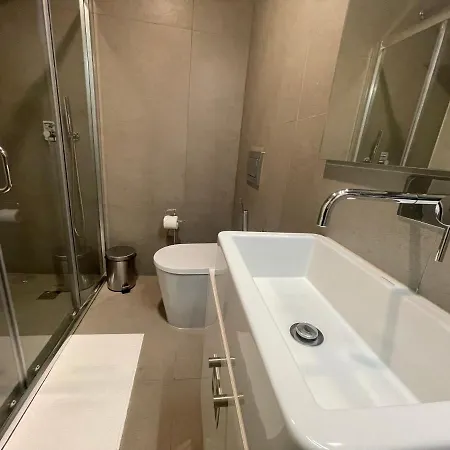 Cc Downtown Palace - J *