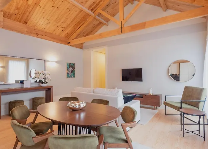 Cc Downtown Palace - J *