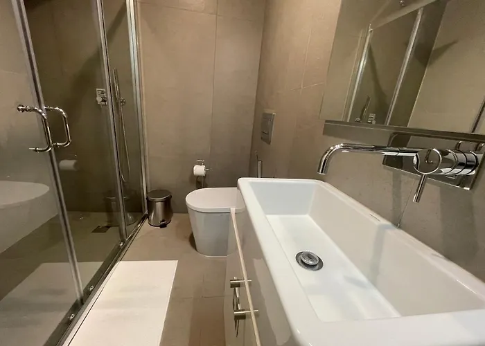 Cc Downtown Palace - J *